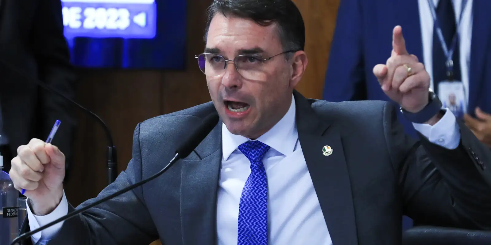 PL-DF diz que Flávio manterá Bolsa Família mesmo para quem estiver empregado
