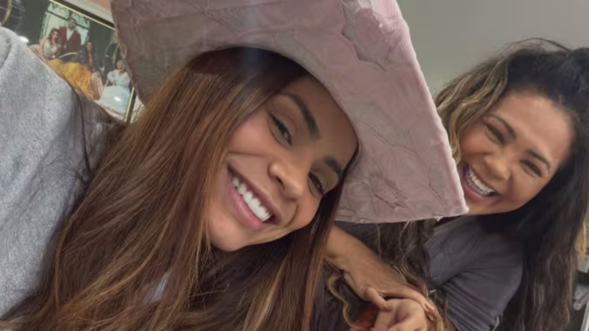 Lexa vira assunto em A Fazenda e relembre carreira da cantora