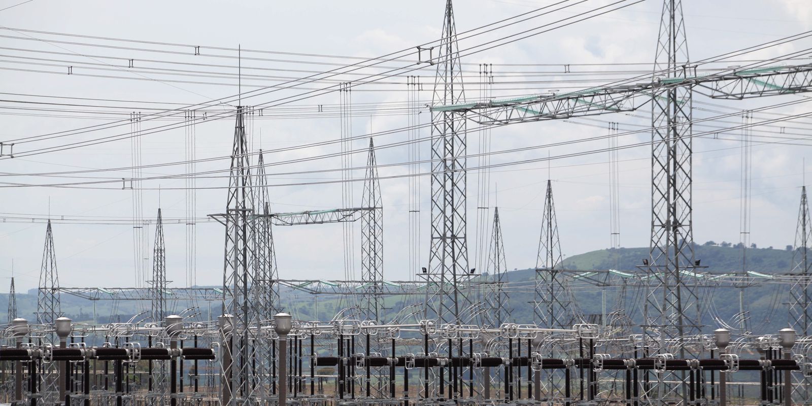 Aneel prevê três leilões de transmissão de energia em 2027