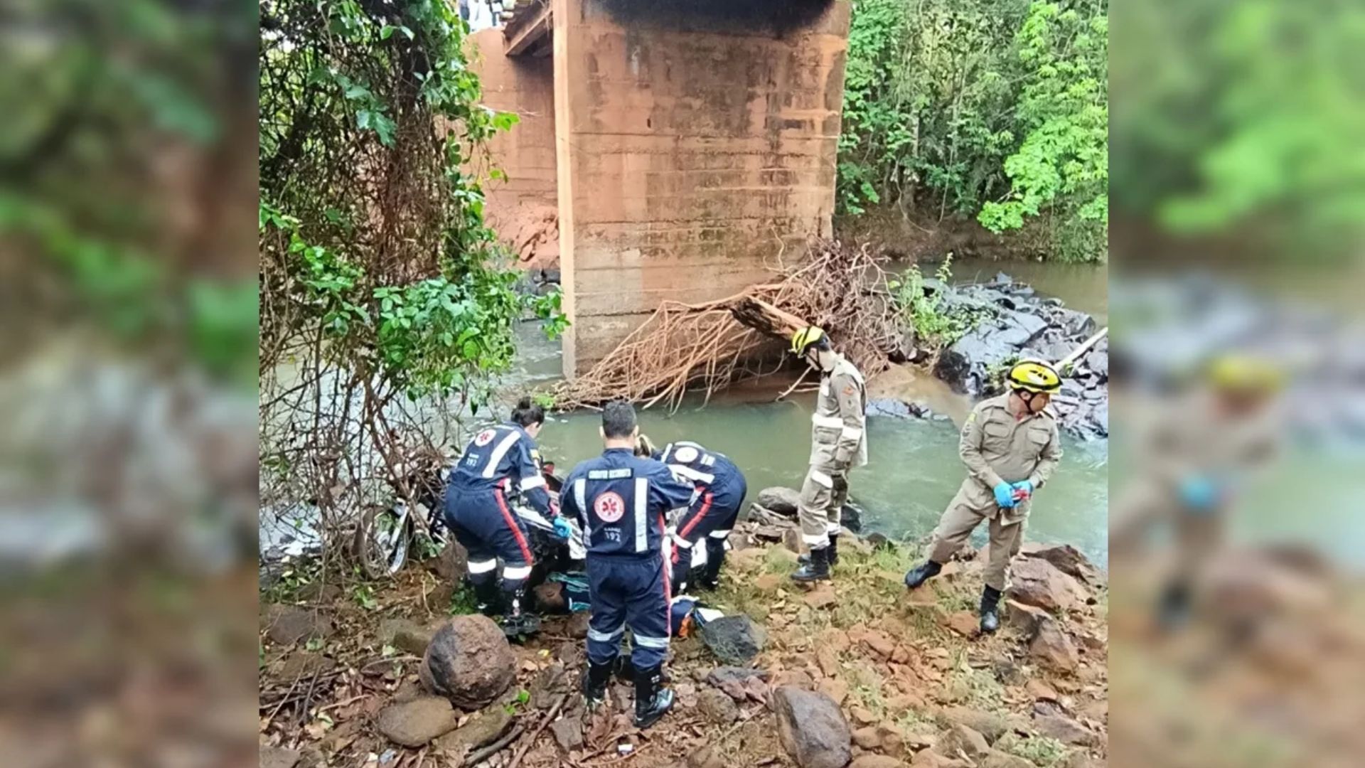 Motociclista perde equilíbrio, cai de ponte e morre em Goiás