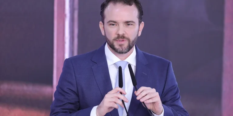 Ministro anuncia renegociação de R$ 90 bilhões na 3ª fase do Desenrola